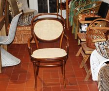 Antiker Thonet Stuhl mit erneuertem Geflecht